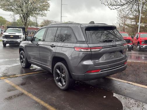 Baltic Gray Metallic Clearcoat 2023 Jeep Grand Cherokee Altitude