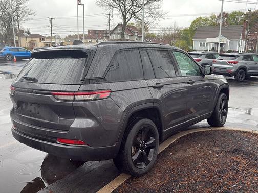 Baltic Gray Metallic Clearcoat 2023 Jeep Grand Cherokee Altitude