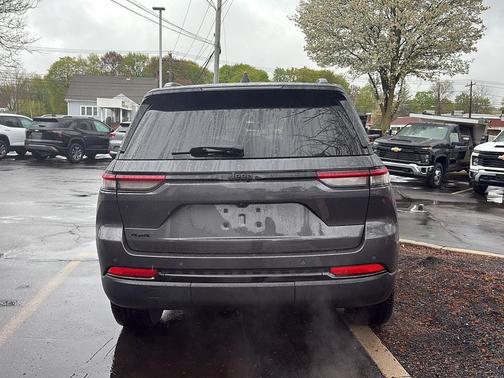 Baltic Gray Metallic Clearcoat 2023 Jeep Grand Cherokee Altitude