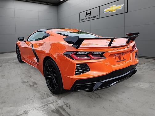Sebring Orange Tintcoat 2026 Chevrolet Corvette Stingray w/1LT
