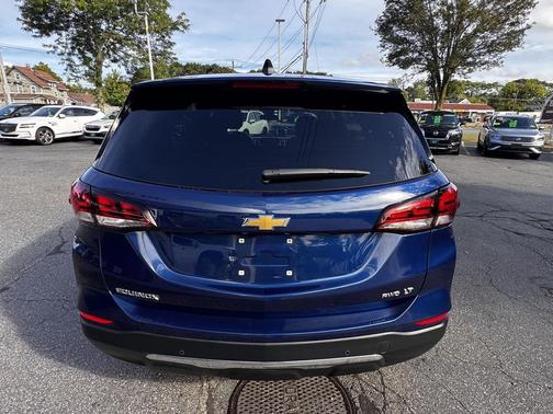 Blue Glow Metallic 2022 Chevrolet Equinox 1LT