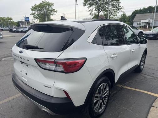 Star White Metallic Tri-Coat 2021 Ford Escape SEL