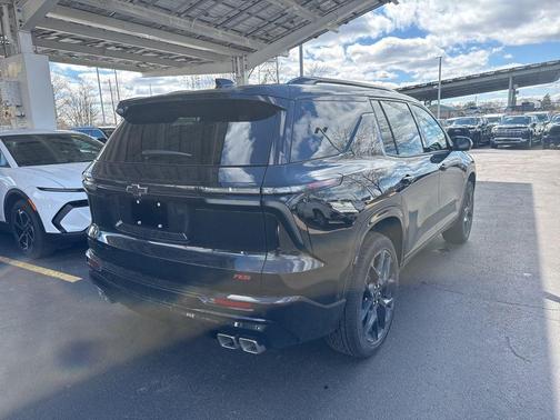 Mosaic Black Metallic 2026 Chevrolet Traverse RS