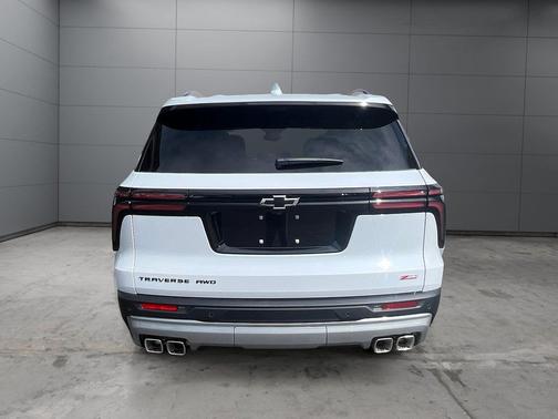 Polar White Tricoat 2027 Chevrolet Traverse AWD Z71