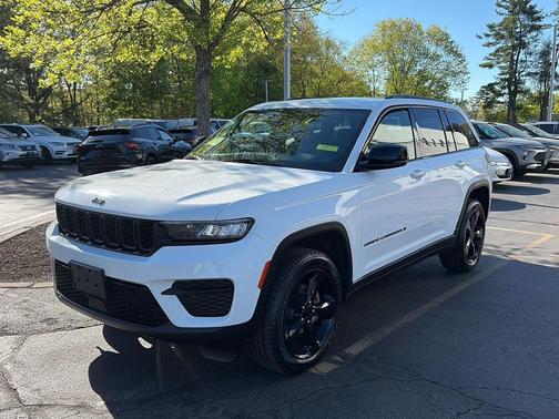 Bright White Clearcoat 2023 Jeep Grand Cherokee Altitude