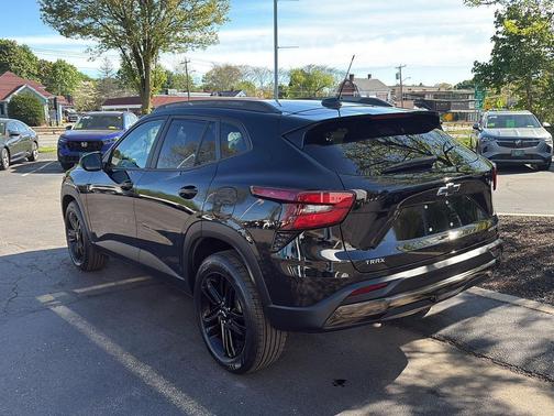 Mosaic Black Metallic 2024 Chevrolet Trax FWD ACTIV