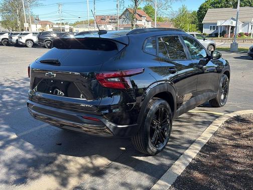 Mosaic Black Metallic 2024 Chevrolet Trax FWD ACTIV