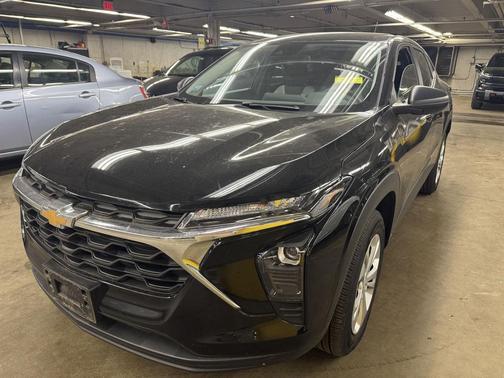 Mosaic Black Metallic 2024 Chevrolet Trax FWD ACTIV
