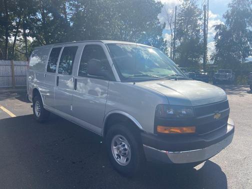 2025 Chevrolet Express 2500 RWD 2500 Regular Wheelbase WT