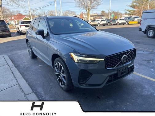 2023 Volvo XC60 B5 Plus Dark Theme
