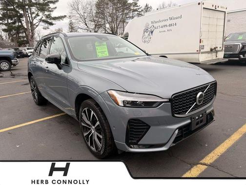 2023 Volvo XC60 B5 Plus Dark Theme