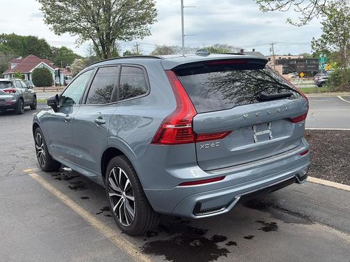 Thunder Grey Metallic 2023 Volvo XC60 B5 Plus Dark Theme