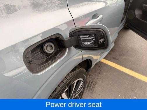 2023 Volvo XC60 B5 Plus Dark Theme