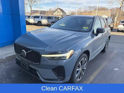 2023 Volvo XC60 B5 Plus Dark Theme