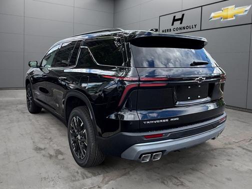 Mosaic Black Metallic 2026 Chevrolet Traverse LT