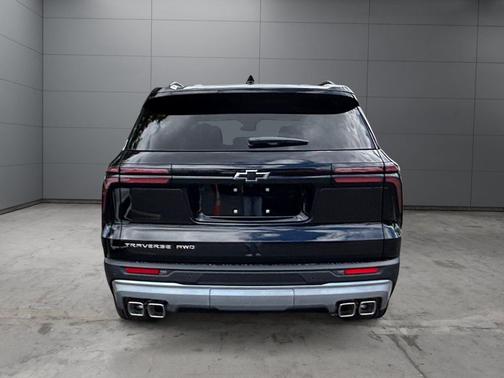 Mosaic Black Metallic 2026 Chevrolet Traverse LT