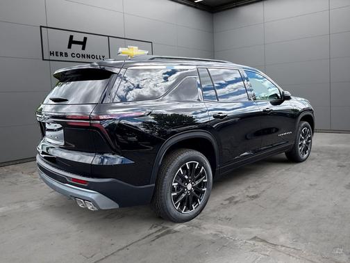 Mosaic Black Metallic 2026 Chevrolet Traverse LT