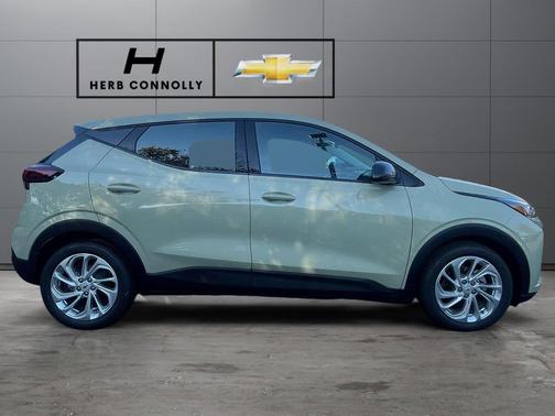 Relic Green Metallic 2027 Chevrolet Bolt LT FWD
