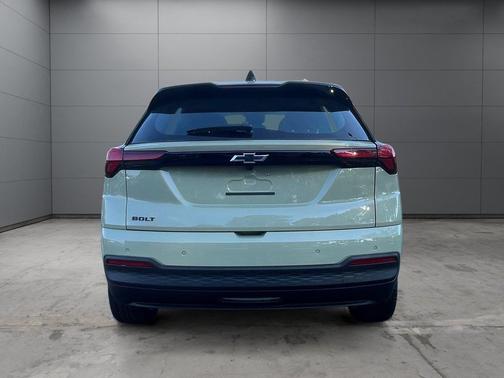 Relic Green Metallic 2027 Chevrolet Bolt LT FWD