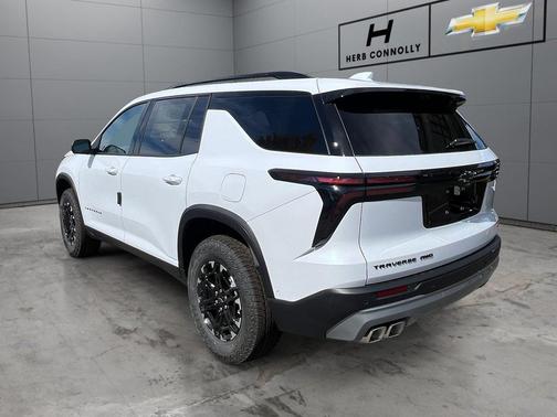 Polar White Tricoat 2027 Chevrolet Traverse AWD Z71
