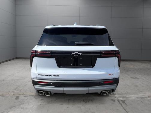 Polar White Tricoat 2027 Chevrolet Traverse AWD Z71