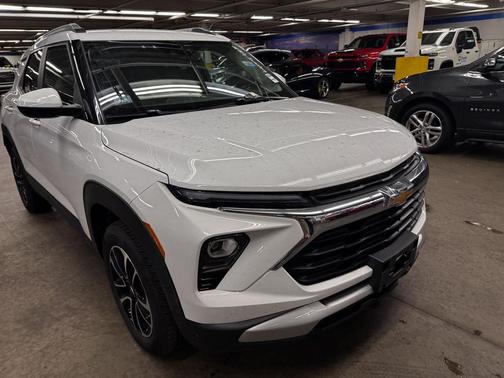 Summit White 2024 Chevrolet Trailblazer LT