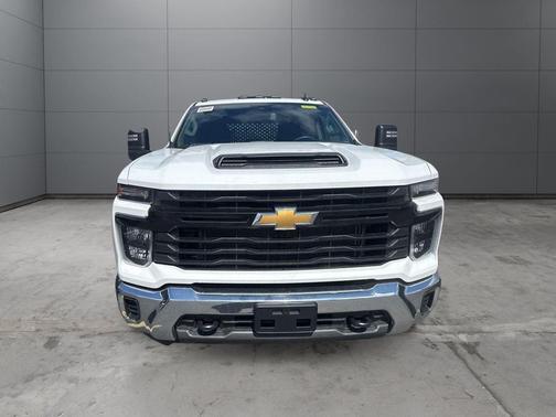 Summit White 2026 Chevrolet Silverado 3500 WT
