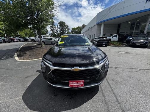 Mosaic Black Metallic 2026 Chevrolet Trax LT
