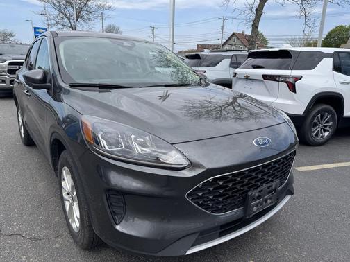 Magnetic Metallic 2020 Ford Escape SE