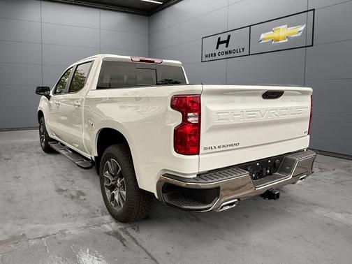 Summit White 2026 Chevrolet Silverado 1500 LT