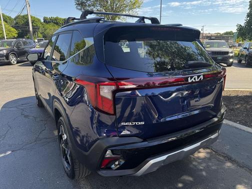 Dark Ocean Blue 2024 Kia Seltos EX