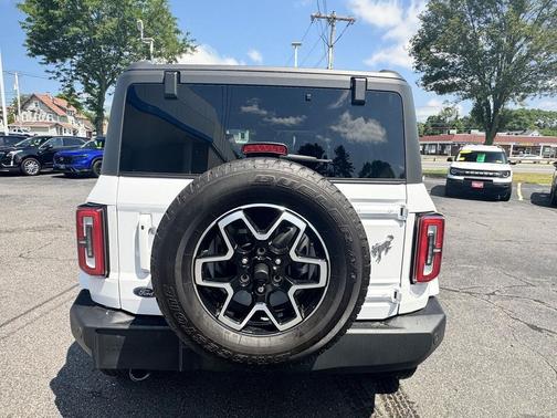 Oxford White 2024 Ford Bronco Outer Banks