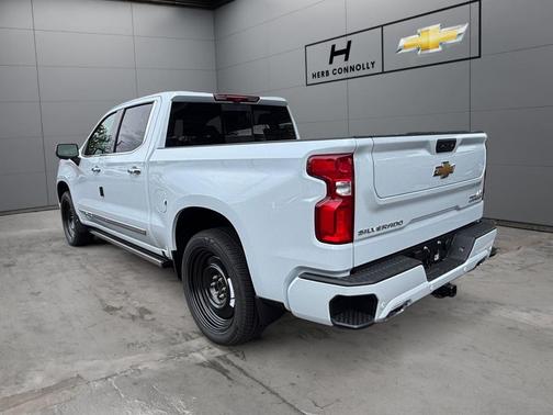 Polar White Tricoat 2026 Chevrolet Silverado 1500 High Country