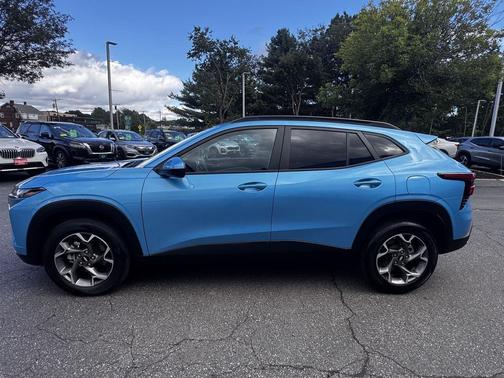 Marina Blue Metallic 2025 Chevrolet Trax LT