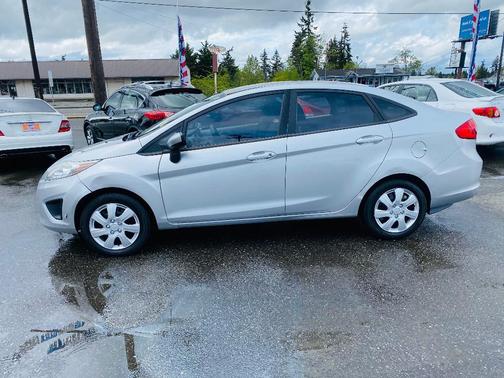 Photo 3 of 12 of 2012 Ford Fiesta S