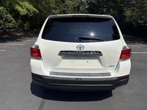 2011 Toyota Highlander SE