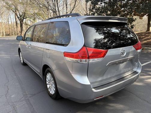 2011 Toyota Sienna XLE