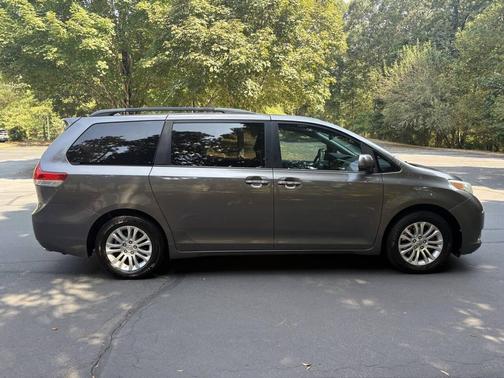 2014 Toyota Sienna XLE