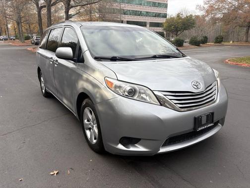 2017 Toyota Sienna LE