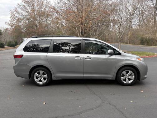 2017 Toyota Sienna LE