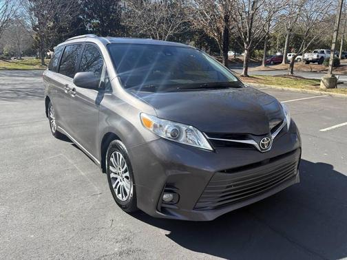 2018 Toyota Sienna XLE