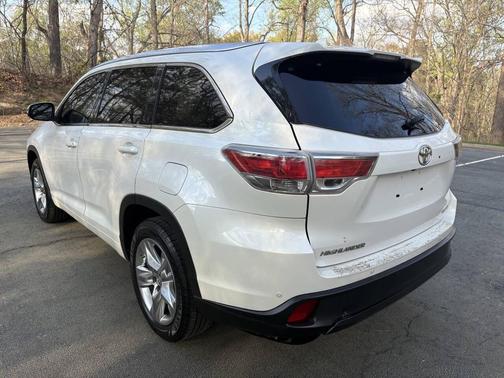 White 2015 Toyota Highlander Limited