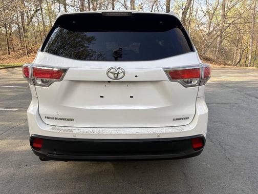 White 2015 Toyota Highlander Limited