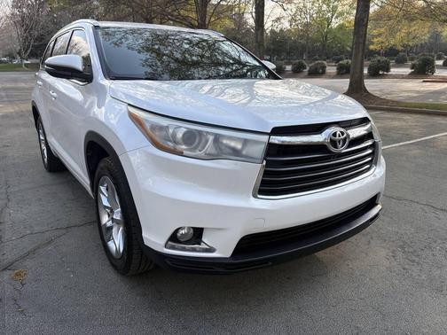 White 2015 Toyota Highlander Limited