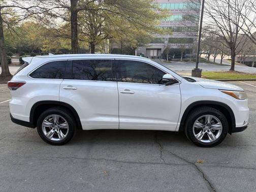 White 2015 Toyota Highlander Limited