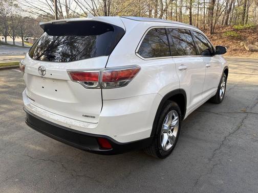 White 2015 Toyota Highlander Limited
