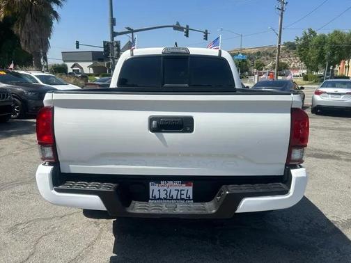 Super White 2018 Toyota Tacoma SR5