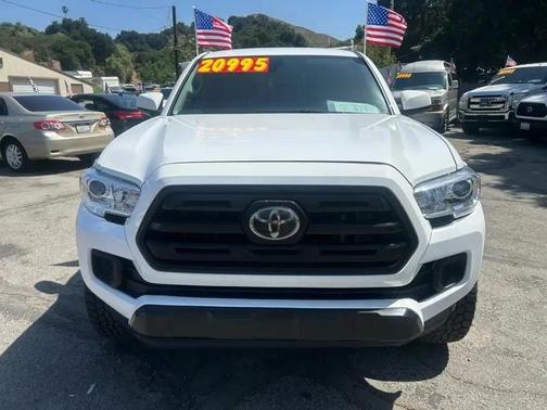 Super White 2018 Toyota Tacoma SR5