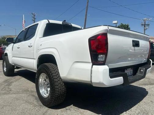 Super White 2018 Toyota Tacoma SR5
