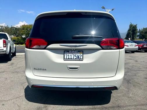 2020 Chrysler Pacifica Touring